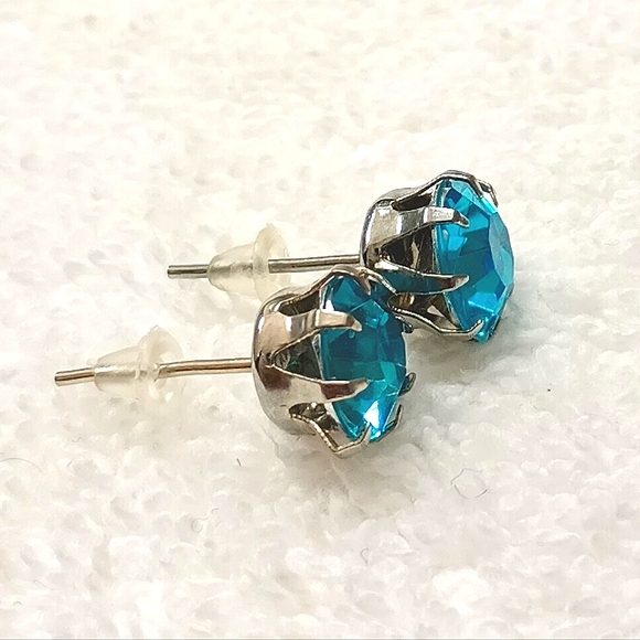 Last Pair Turquoise London Topaz Blue Colored 8MM Stud Earring Clearance Sale - Picture 3 of 7